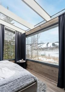 Private Himosranta Lake View Glass Suite