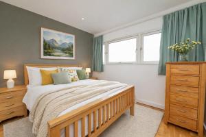 12th Street Apartment - City Centre - Balcony, Fast WiFi, Self-Check-In and Free Parking by Yoko Property