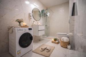 The Urbanist - Studio by Blvd 38B5 - Free Parking