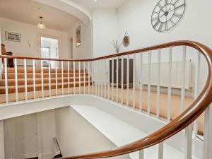 3 Bed in Tenby oc-73606