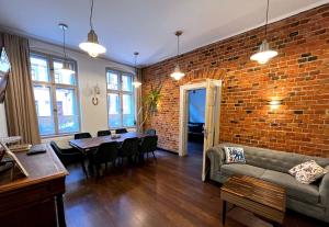 Klimatyczny apartament 80m2 na 6 osób, 2 WC, Stare Miasto Toruń, szybkie WiFi