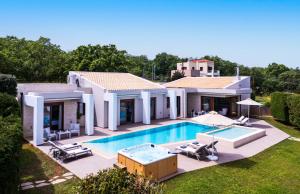 Red Oak Tree Villa