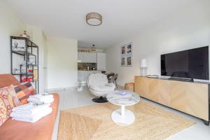Spacious Apartment a c 1BR 4P – With Pool