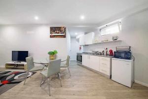 Pena Apartments - B by MTH