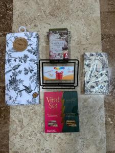 WOW!! Ultimate Pocono Retreat, Hot Tub, Game Room, Deck, Lakes, Skiing, Pools