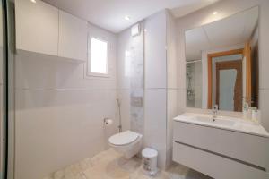 Cozy 2-Bedroom Apartment with Pool & Balcony in Marrakech