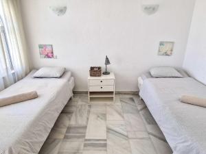 Pool, Sea Views And Privacy V208