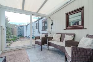 Crossways Cottage by Winterton Cottages