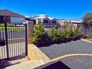 Dalyellup Guest House- Walk to Shops, Near Beach & Bunbury