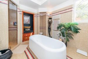 Villa Belle vue - 5 bdr, 5 min walk to town & pool