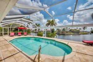 CoralVilla Blue Lagoon - great view, pool, kayaks, gym boat dock