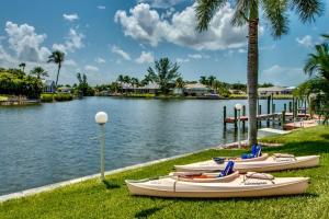 CoralVilla Blue Lagoon - great view, pool, kayaks, gym boat dock