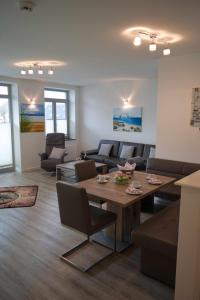 Inselblume 44 - Ferienwohnung mit Balkon im Zentrum von Burg