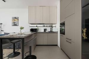 Funkcjonalny Apartament w Katowicach z Dostępem do Siłowni, Sauny i Parkingiem by Noclegi Renters