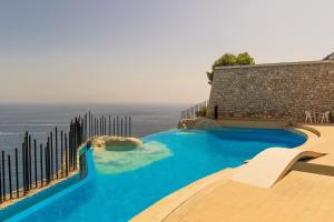 Villa Infinity