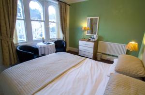 The Clovelly Hotel