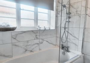 Spacious & Luxury 2BR Flat in Calverton