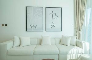 Elegant High Floor 2BR Furnished Urban Oasis