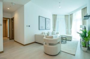 Elegant High Floor 2BR Furnished Urban Oasis