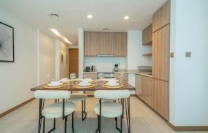 Elegant High Floor 2BR Furnished Urban Oasis