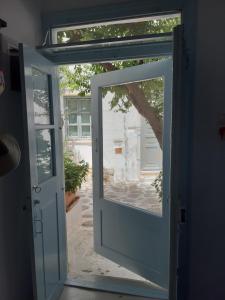 Charming maison with terrace, Parikia center