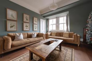 Kensington Apartment