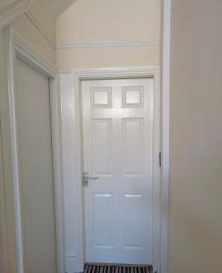 Bright 1-Bed Flat, Free Parking, Easy City Access