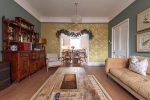 Kensington Apartment