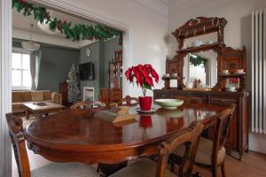 Kensington Apartment