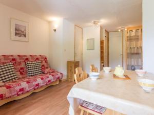 Studio rénové près des pistes avec balcon - FR-1-181-2476