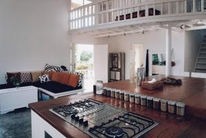 Cozy Family Friends Retreat with Lush Garden