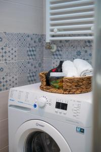 Medical University Metro 1BR Apartment, 11th Floor - City View - Free Private Parking - Self Check-in