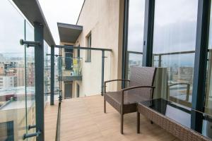 Medical University Metro 1BR Apartment, 11th Floor - City View - Free Private Parking - Self Check-in
