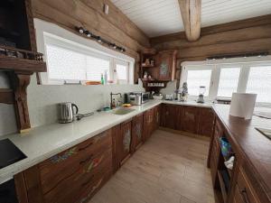 Private lakeside log house with fireplace - Ezernams Dzintars