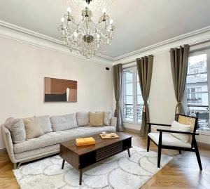 Gare du Nord prestige family apartment for 6