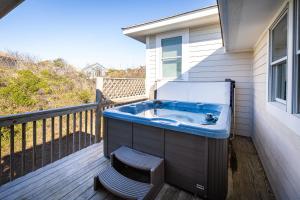 New Listing Semi Ocean Front with Pool & Hot Tub