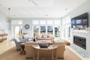 New Listing Semi Ocean Front with Pool & Hot Tub