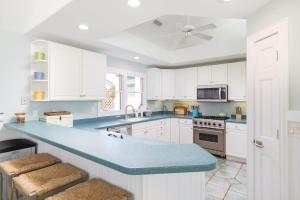 New Listing Semi Ocean Front with Pool & Hot Tub