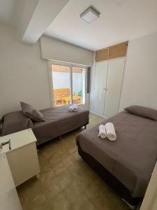 Amplio Departamento, 2 dorm con patio, Céntrico