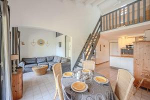 Duplex avec terrasse et parking proche des plages