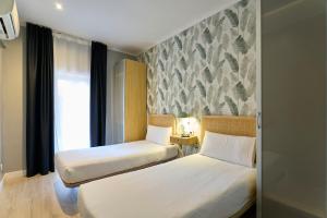 Fira Apartments by gaiarooms