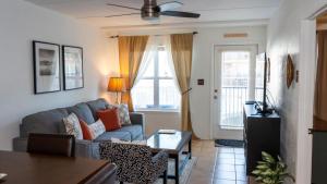 Cozy Family Retreat Steps to Beach Pool - Hot