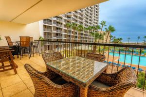 Sleeps 10 Direct Beach Heated Pool