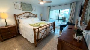 Sleeps 10 Direct Beach Heated Pool