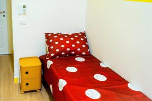 Playful twin room with en suite bathroom - ColivingFlorence VdM
