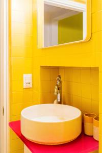 Playful twin room with en suite bathroom - ColivingFlorence VdM