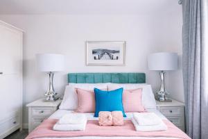 2 Bed Boutique Apartment with free parking