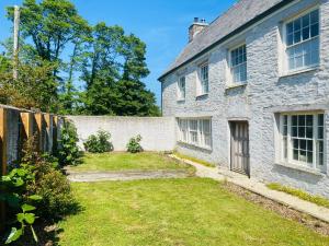 Jacobean Farmhouse, sleeps 10 guests, pet friendly