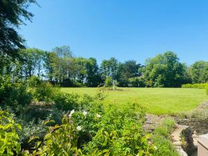 Jacobean Farmhouse, sleeps 10 guests, pet friendly