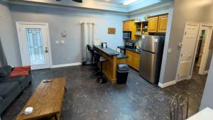1st Floor Pool Affordable Near Beach